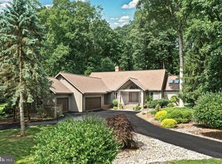 1930 Shulton Dr, York, PA 17406