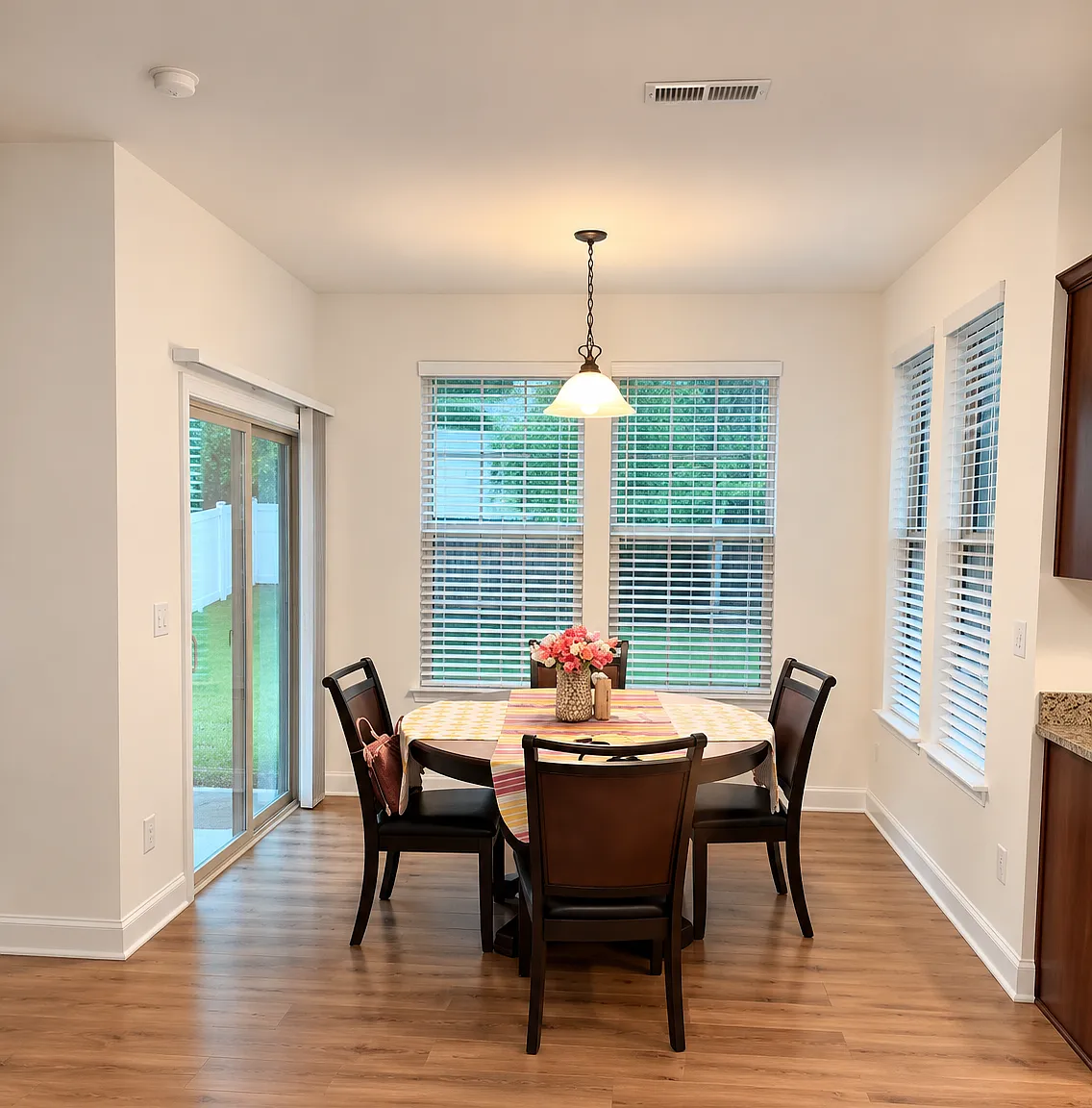 4 bed, 2415 sqft, $900 — Photo 2