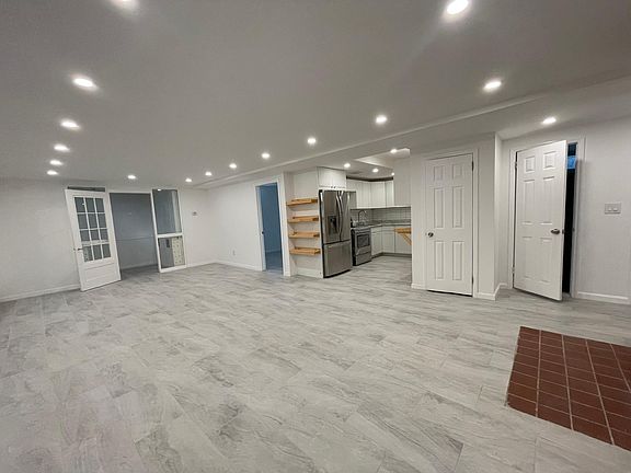 3rd image of 31 Lakeland Dr #1
