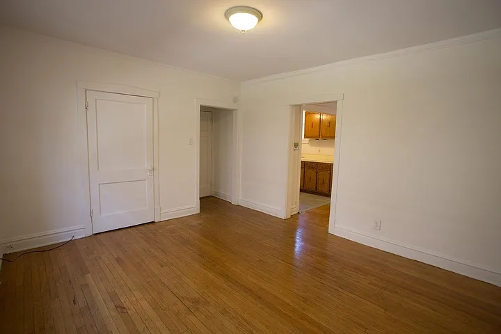 Ellis Court — Photo 45