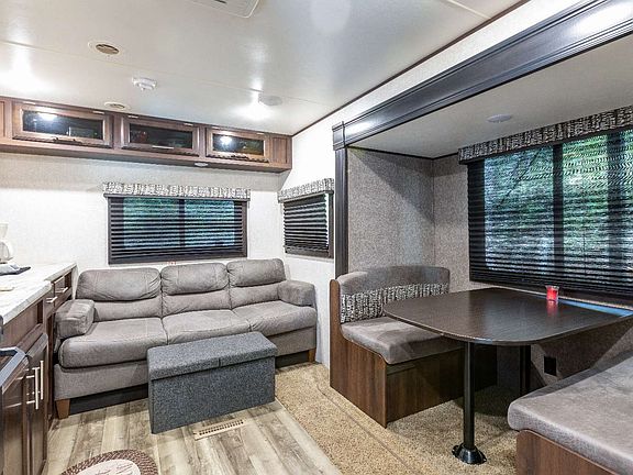 4th image of SW 39th Ave