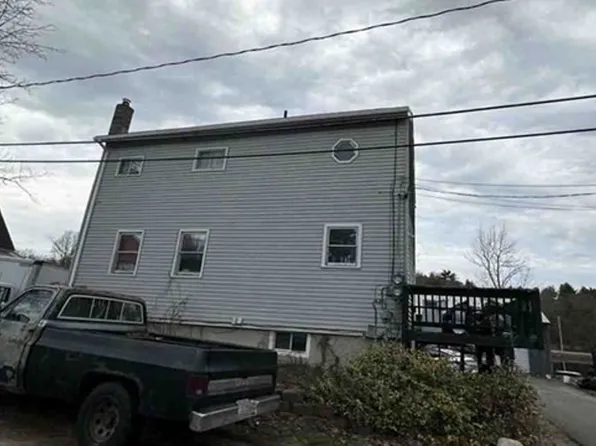 8 Smith St, Pittsfield, NH 03263