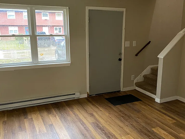 170 Valley Ct #5 — Photo 3