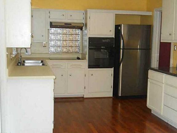 5 Montclare Place, Kitchen
