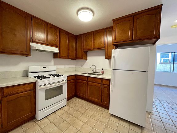 2nd image of 741 N Saint Andrews Pl #739A