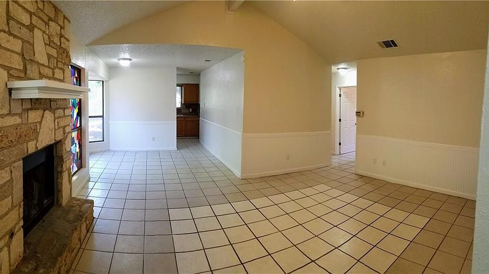 2nd image of 1220 Conway Dr