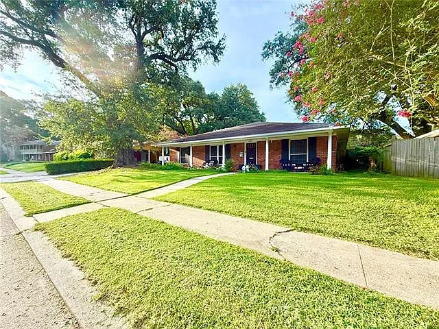 4 bed, 2.5 bath, 2642 sqft, $4,500 — Photo 3