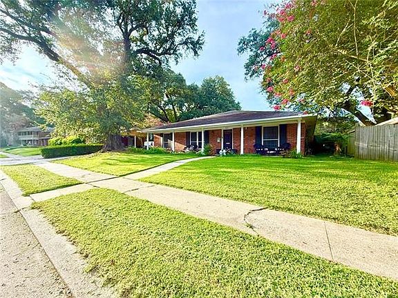 3rd image of 5615 Sutton Pl