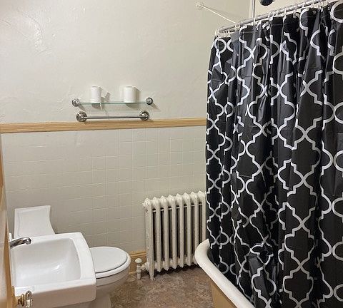 4th image of 530 E King St APT 1