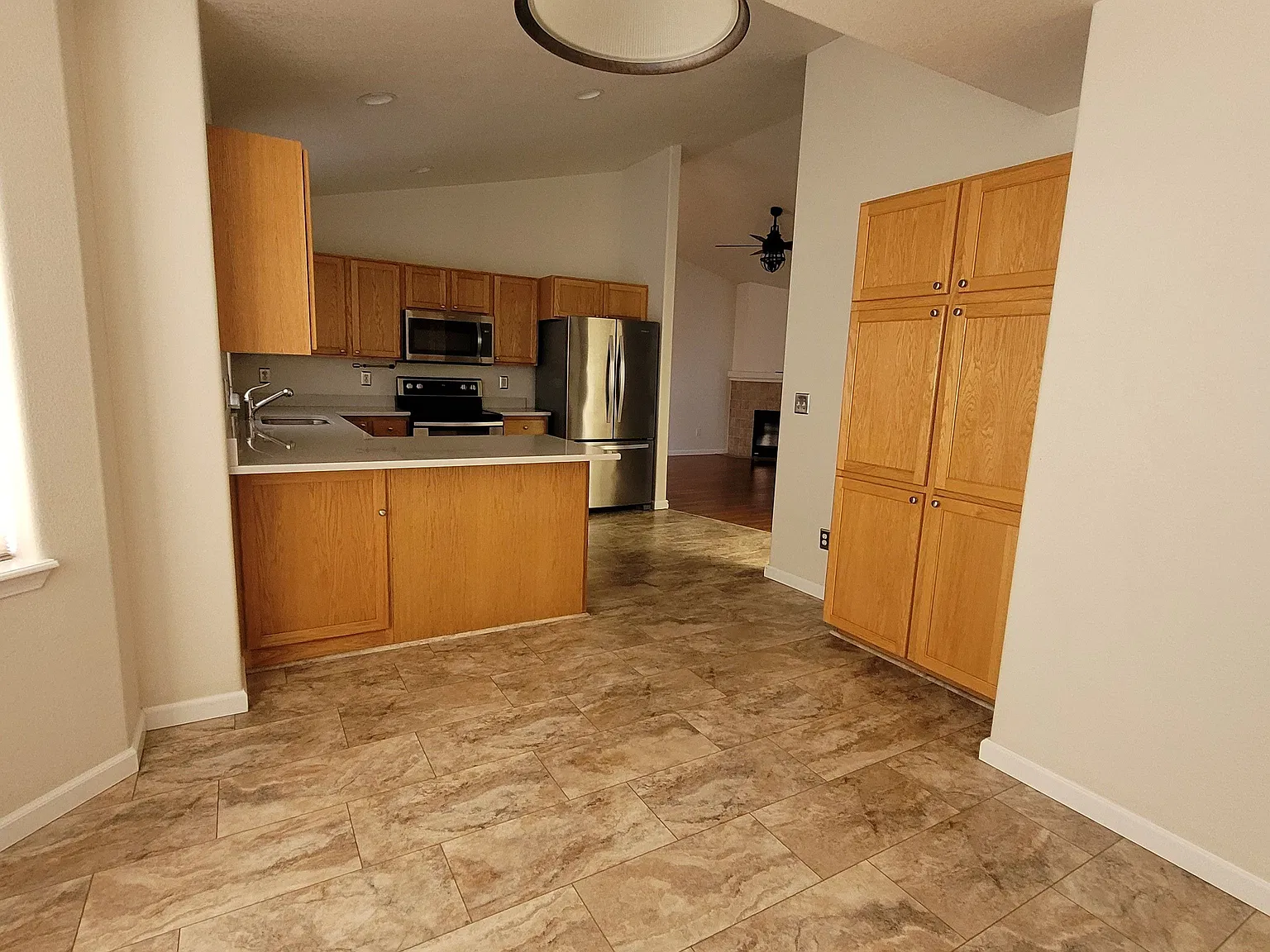 3 bed, 2.0 bath, 1480 sqft, $2,500 — Photo 4
