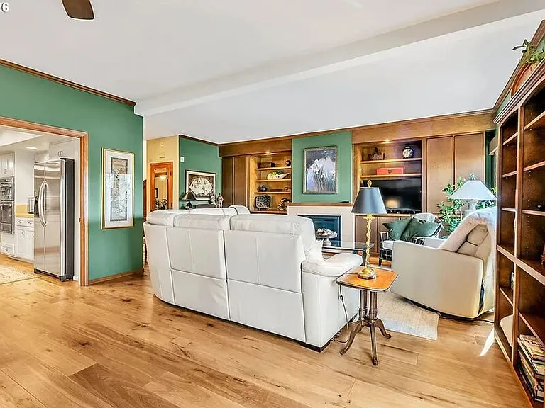 574 Wimbledon Ct — Photo 19