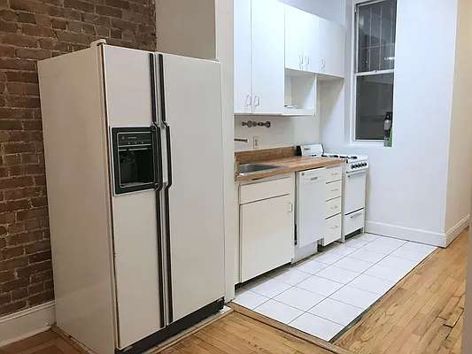Rented by Salizzoni Realty | media 38