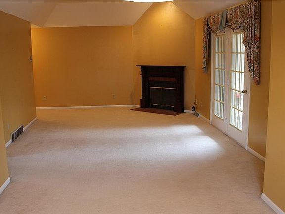 2nd image of 18 Bristol Dr #B