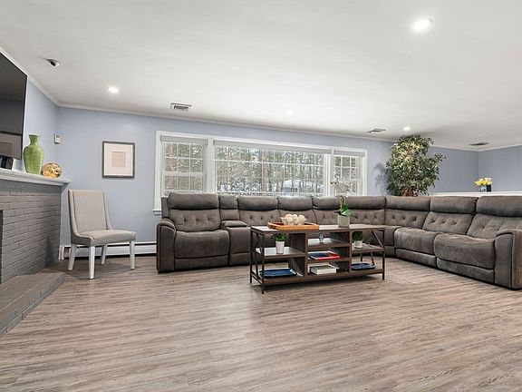 3rd image of 40 Bakers Hill Rd