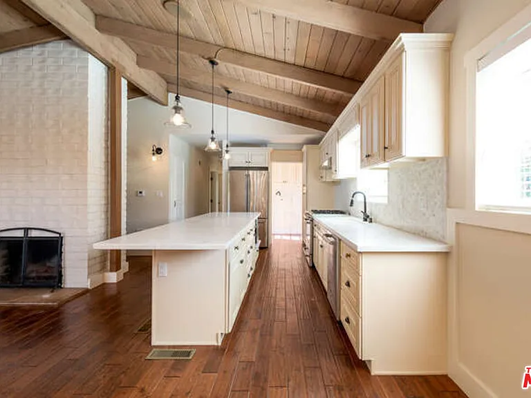1604 Oak Ave — Photo 8