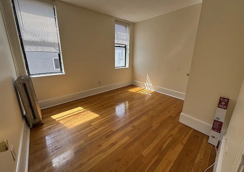 1st image of 11 Barrows St APT 3