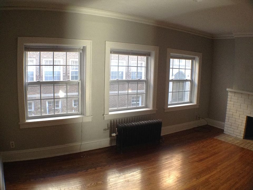 1st image of 2636 N Moreland Blvd APT 16