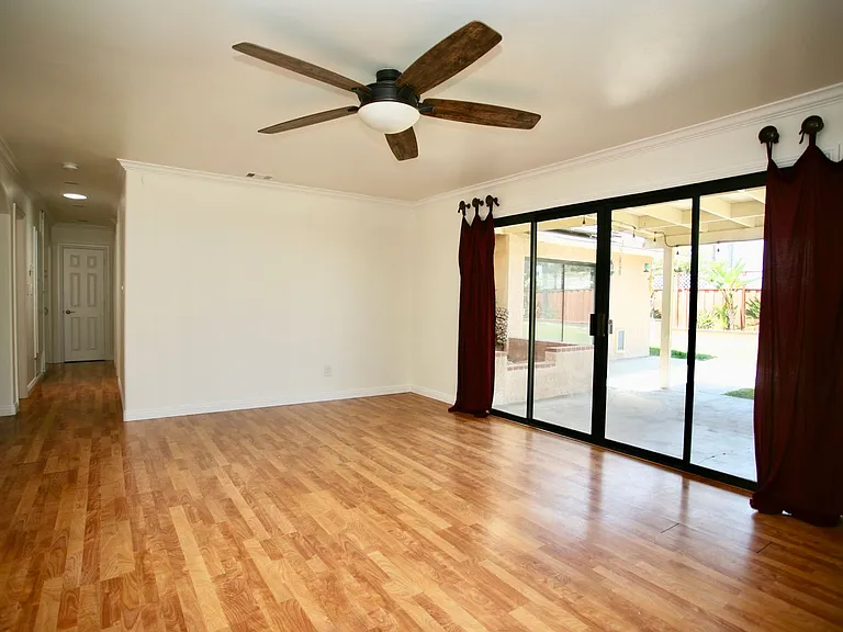 8334 Lake Ashwood Ave — Photo 4