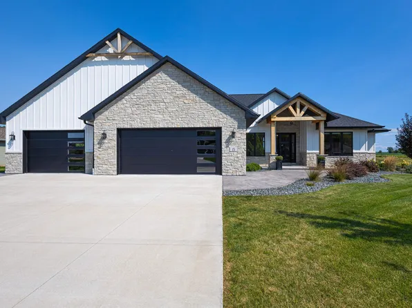 15 Red Clover Ln, Wrightstown, WI 54180