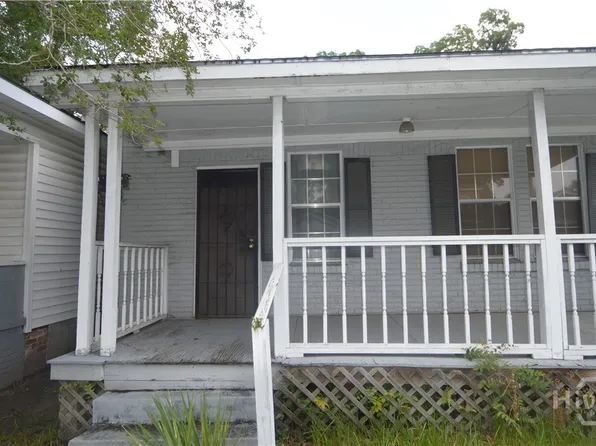 1010 W Victory Drive, Savannah, GA 31405