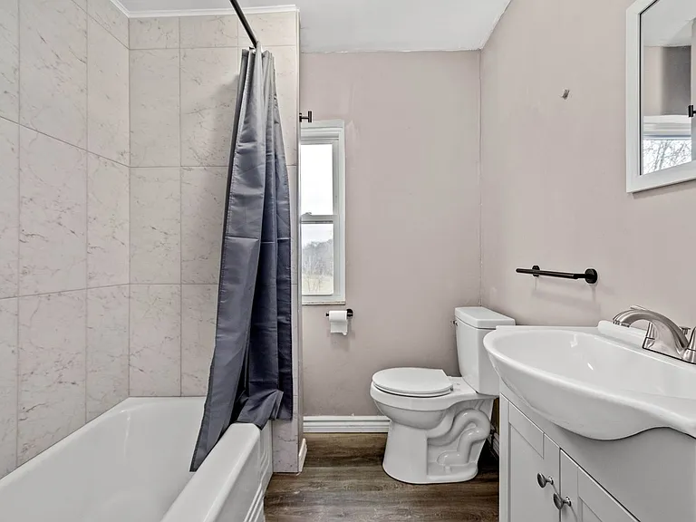 1108 Main St — Photo 2