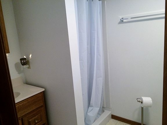Bathroom (lower level)