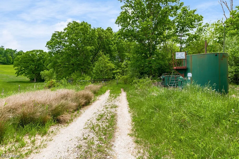 Halleys Ridge Rd photo 1