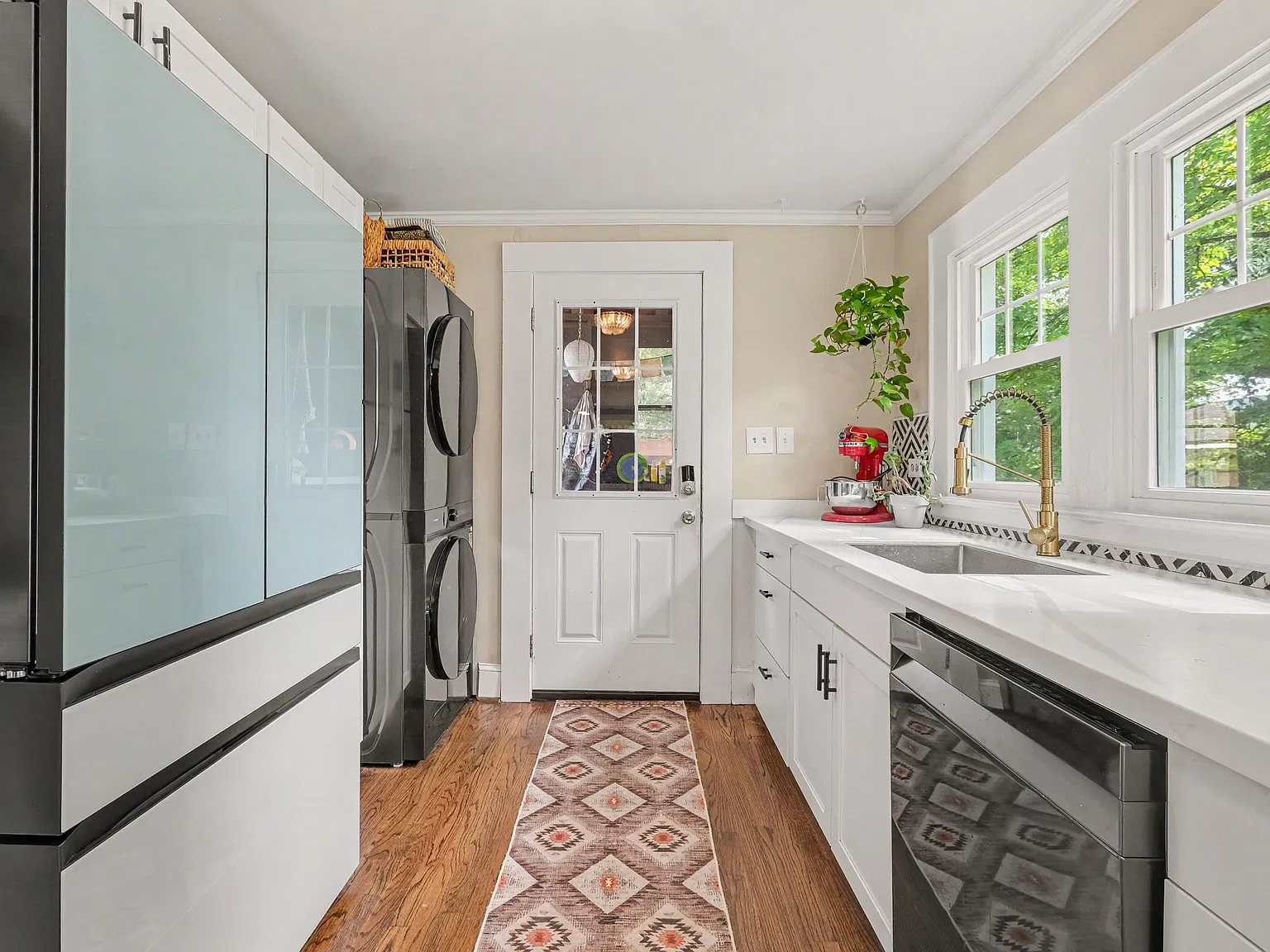 2 bed, 962 sqft, $2,295 — Photo 2