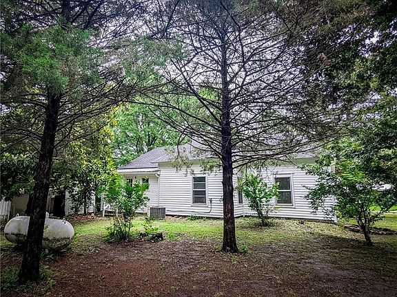 4th image of 531 E Elm St