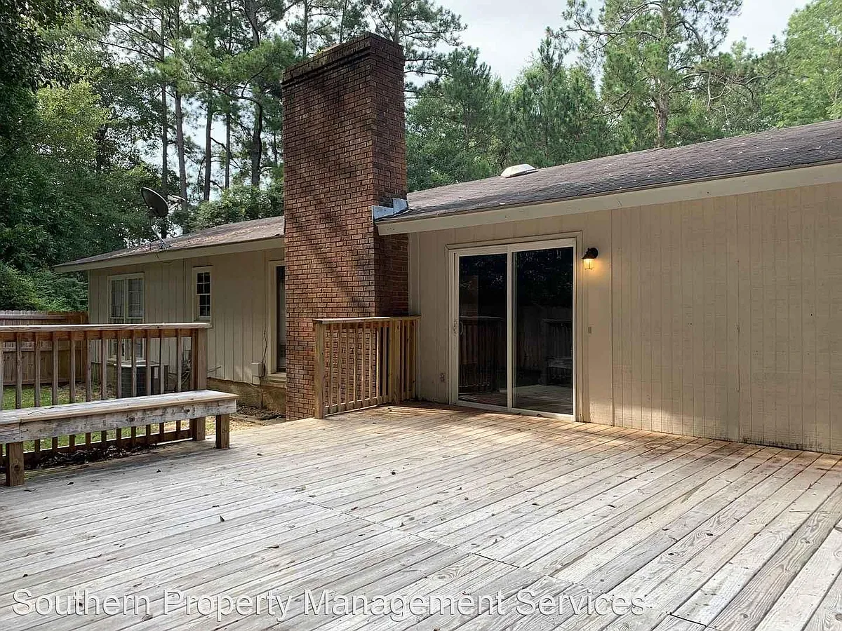 Building Photo - 817 Robin Hood Trl
