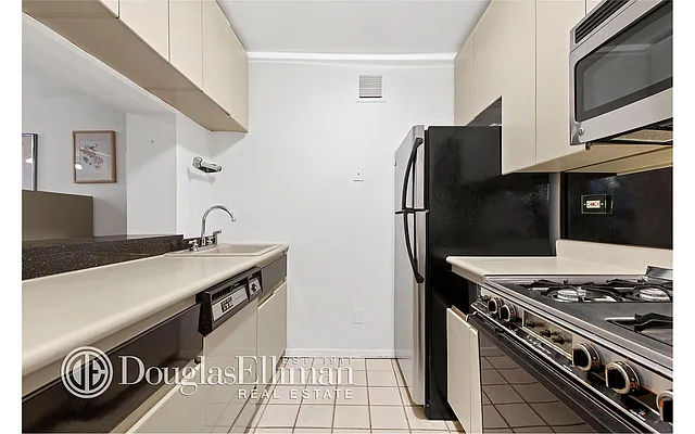 Rented by Douglas Elliman | media 13
