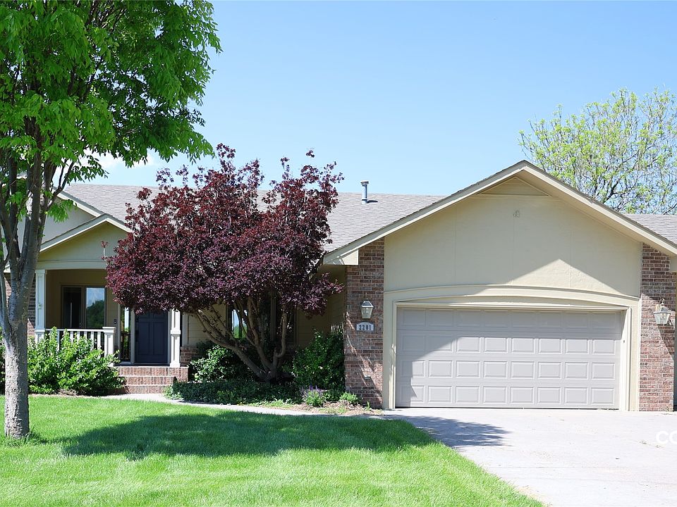 1st image of 2201 Grandview Dr E