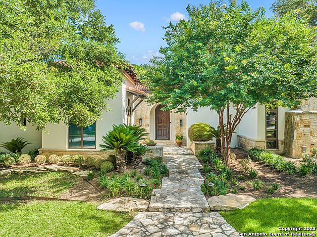 1st image of 617 GRANDVIEW PL
