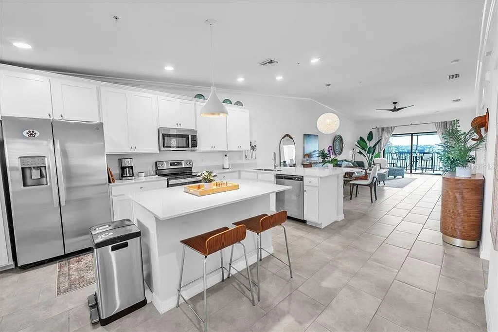 2 bed, 2.0 bath, 1462 sqft, $3,000 — Photo 4