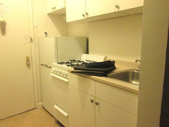 4th image of 100 Sullivan St APT 1I