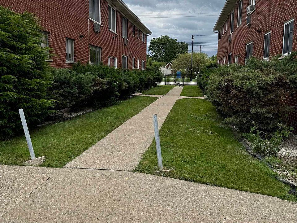 1st image of 15229 E Nine Mile Rd APT 1B