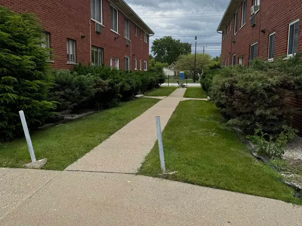 15229 E Nine Mile Rd APT 1B, Eastpointe, MI 48021