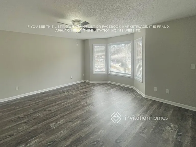 304 Ivy Brook Dr — Photo 2