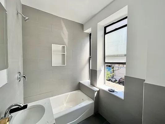 Rented by KNOCKKNOCK LLC | media 10