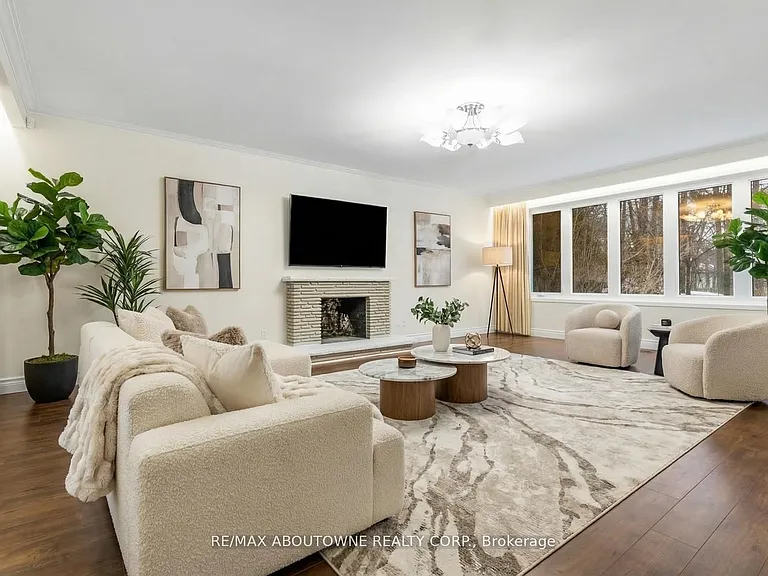 145 Wolfdale Ave — Photo 3