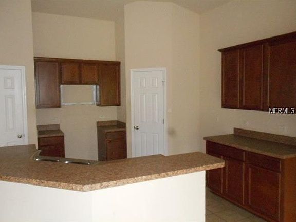 5th image of 210 Michigan Estates Cir