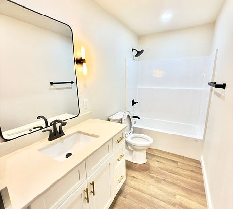 3rd image of 821 N 13th St #815
