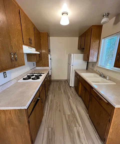 7560 Valley Vista Ave — Photo 8