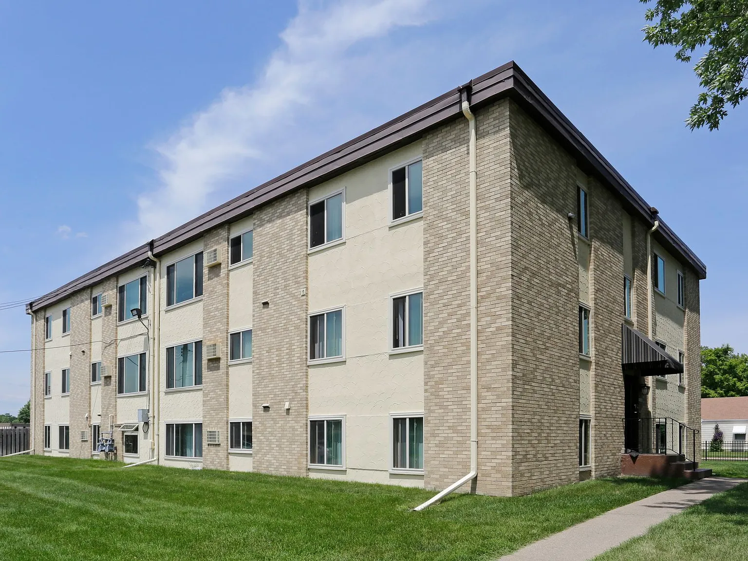 Granite City Apartments | 2 Bedroom / 1 Bath — Photo 3