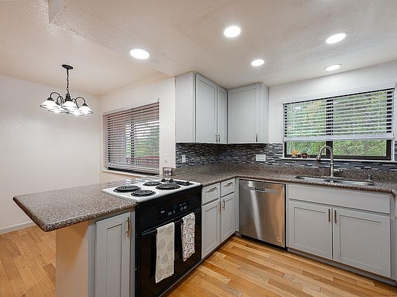 3rd image of 25755 Pullen Place