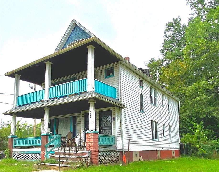 2nd image of 988 Lakeview Rd