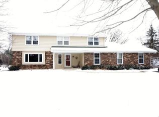 W339S4695 Deer Park Dr, Dousman, WI 53118