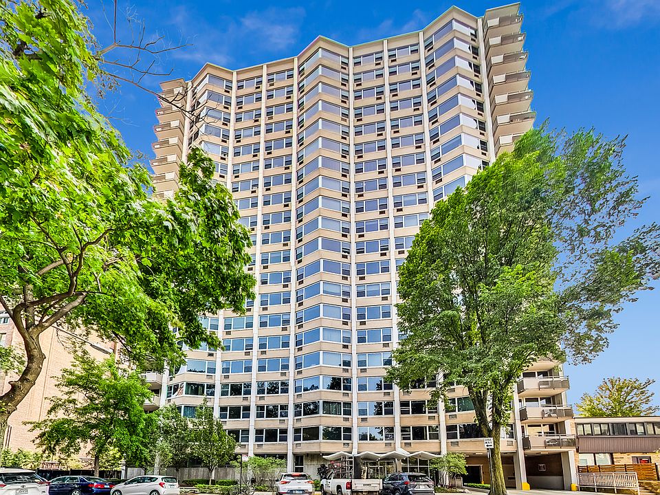 1st image of 555 W Cornelia Ave APT 1905