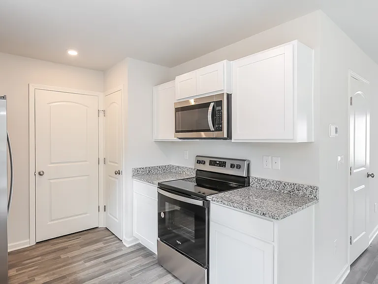 679 Farmstead Trl — Photo 6