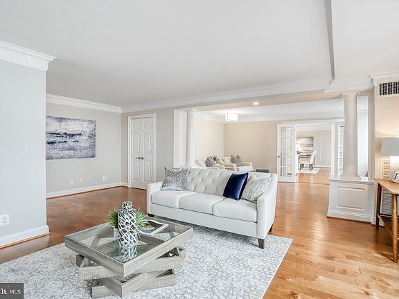 5th image of 501 Slaters Ln APT 721-723
